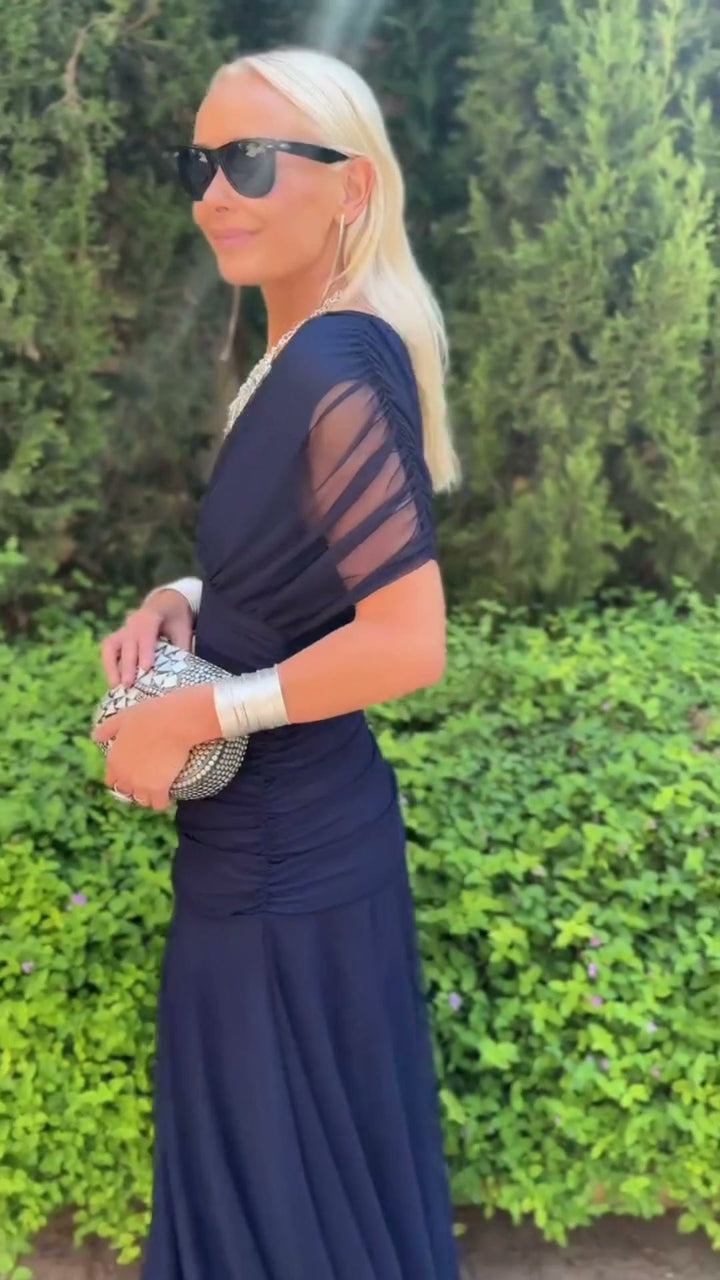 Avery – Elegancka Niebieska Sukienka