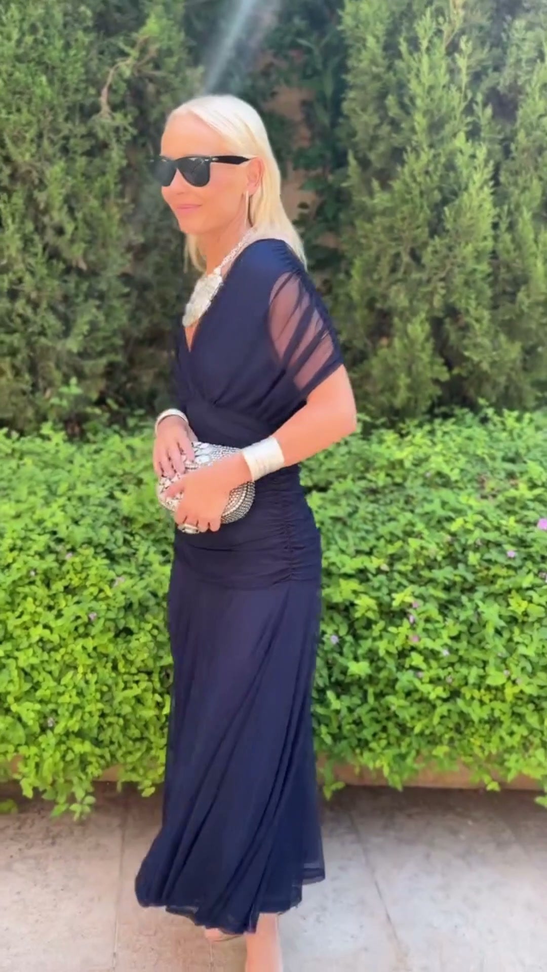 Avery – Elegancka Niebieska Sukienka