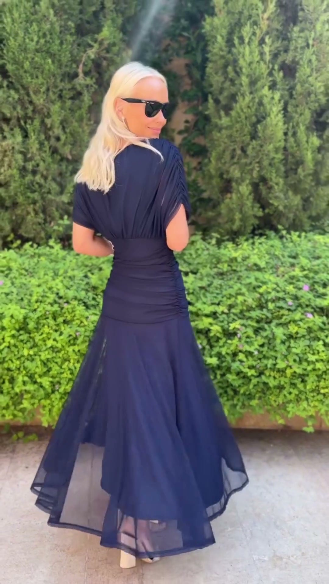 Avery – Elegancka Niebieska Sukienka